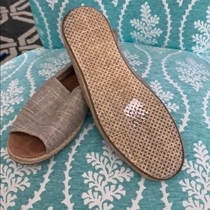 Toms Shoes - TOMS WOMENS SANDALS SIZE 8.5 EUC Toms Shoes - TOMS WOMENS SANDALS SIZE 8.5 EUC